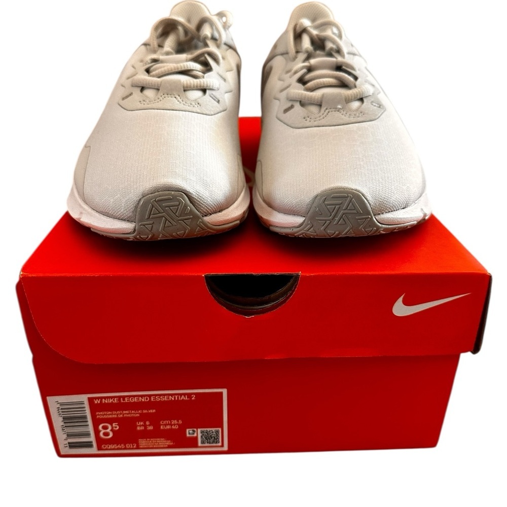 NIB W NIKE LEGEND ESSENTIAL 2 - Picture 3 of 7